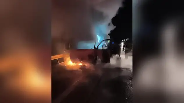 Seyir halindeki minibüs alevlere teslim oldu