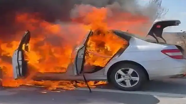 Seyir Halindeki Otomobil Alev Alev Yandı!