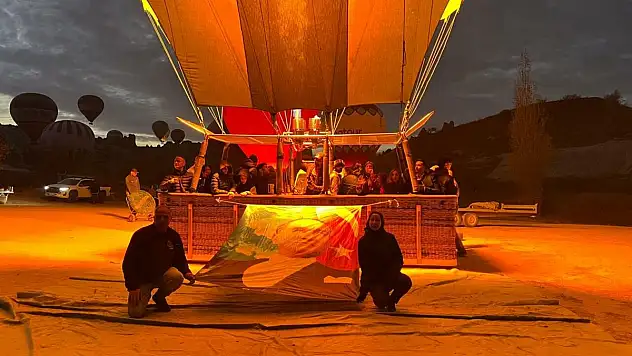 Sıcak hava balonları, Atatürk posterleri ile havalandı