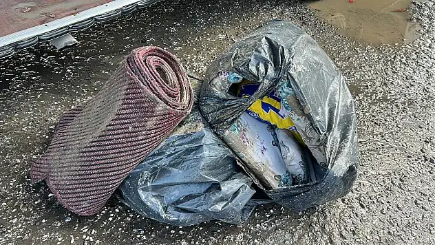Şiddetli yağışta araçlarında mahsur kalan 25 kişi kurtarıldı
