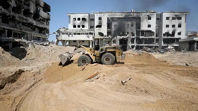 Şifa Hastanesi'nde bulunan üçüncü toplu mezardan 49 ceset çıkarıldı