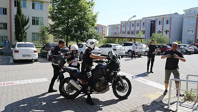 Sınav giriş belgesini unutan öğrencinin yardımına yunus timleri yetişti