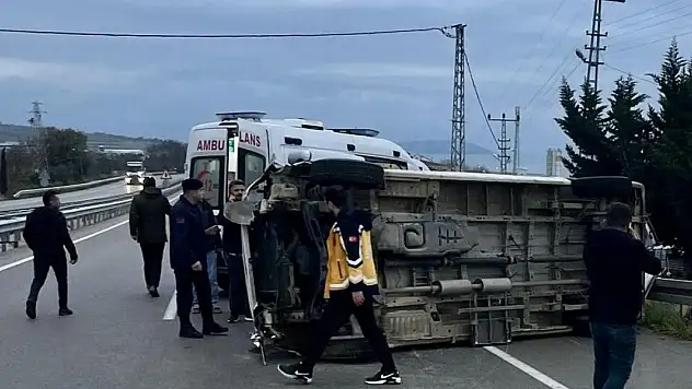 Sinop'ta işçi servisi devrildi: 15 yaralı