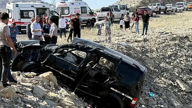 Şırnak'ta hafif ticari araç şarampole devrildi: 3 ölü, 3 yaralı