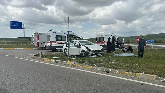 Sivas'ta feci kaza: 11 yaralı