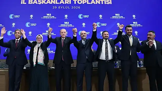 Siyasette dengeler değişiyor: 9 belediye başkanı AK Parti'ye katıldı!