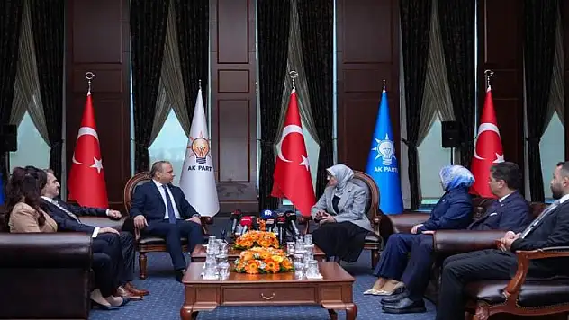 Siyasi partilerde bayramlaşma ziyaretleri