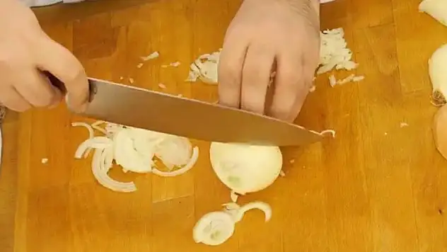 Soğanı buzluğa atın, bakın neler olacak? Birçok aşçı herkesten saklamıştı