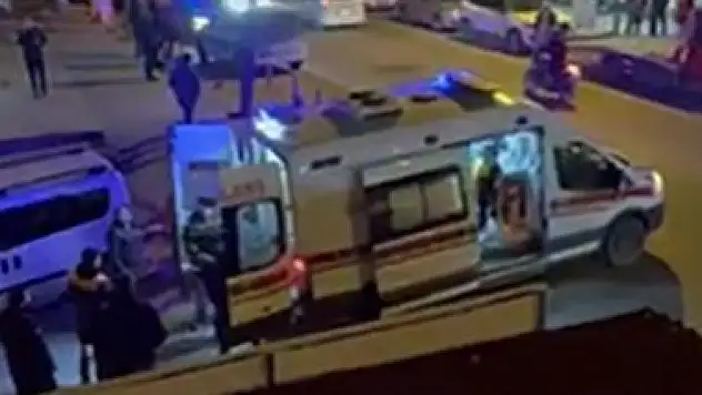 Sokak ortasında eski eşini bıçakladı