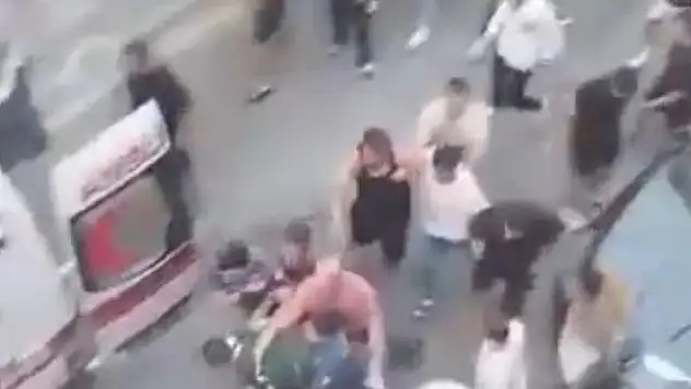 Sokak Ortasında Kanlı Saldırı! İşten Kovulan Erkek, Kız Arkadaşını Bıçakladı