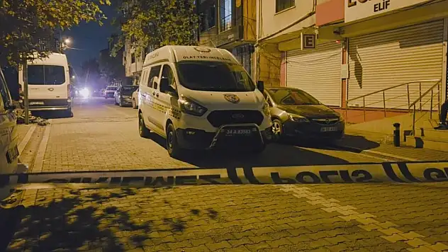 Sokakta yürüyen 4 arkadaşa silahlı saldırı: 1 ölü, 3 yaralı