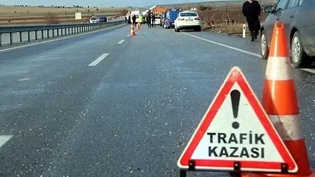 Son dakika: Konya'da can pazarı! Hafif ticari araç ile otomobil feci çarpıştı!