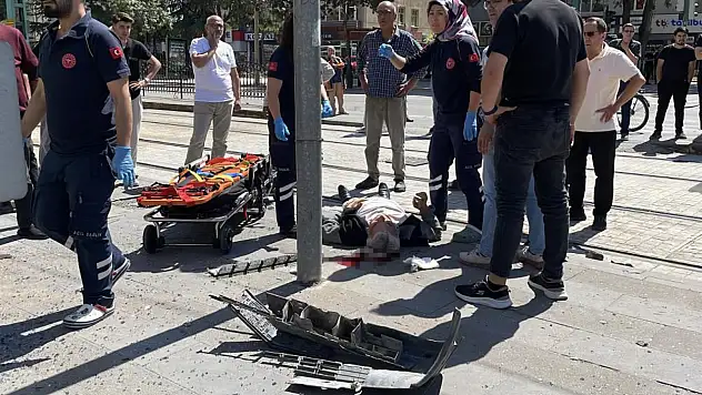 Son dakika: Konya'da kontrolden çıkan otomobil dehşet saçtı! Yaralılar var