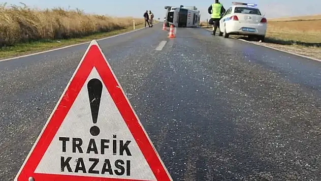 Son dakika! Konya yolunda otobüs ve otomobil çarpıştı: 1 ölü, 12 yaralı!