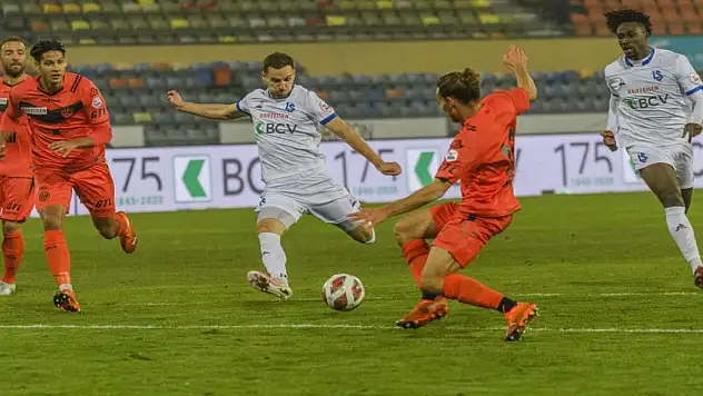 Son Dakika! Konyaspor sağ beki İsviçre'de buldu! Tecrübeli sağ bek Konya'ya geliyor!