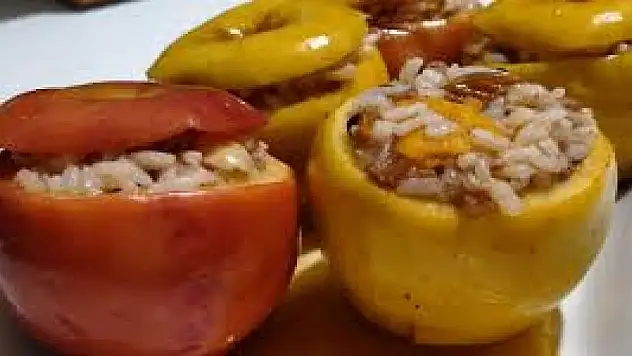 Son dönemin en çok merak edileni. Elma dolması bakın nasıl hazırlanıyor