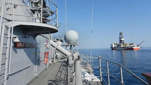 Sondaj gemilerimiz TCG Turgutreis'in korumasında