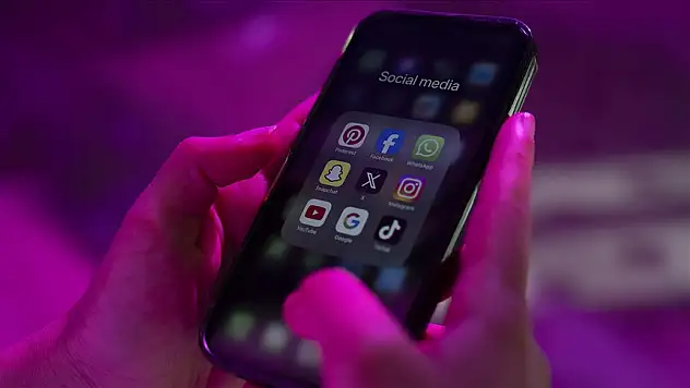 Sosyal medyada kullanıcılarını takibe alan bot hesaplar kişisel verileri depoluyor
