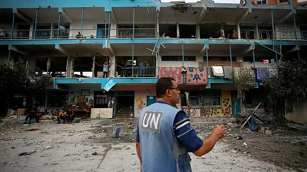 Soykırımcı İsrail, Doğu Kudüs'teki UNRWA merkezine baskın düzenledi