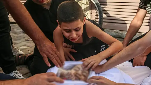 Soykırımcı İsrail, Gazze'de günlük 77 çocuğu yetim bıraktı