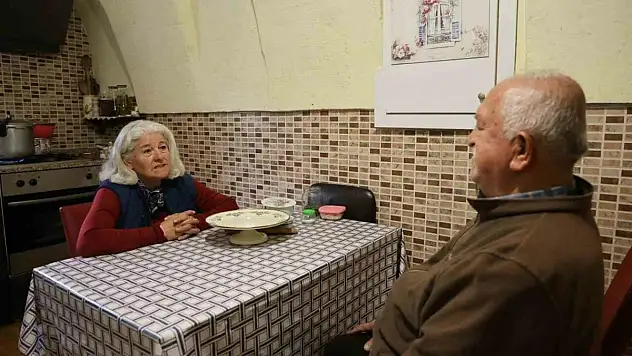 Söylediklerini sadece kendisi anlıyor