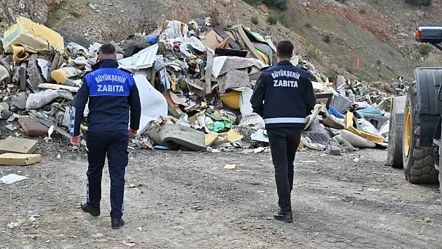 Spil Dağı eteğindeki molozlar temizleniyor