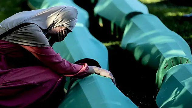 Srebrenitsa'da 14 soykırım kurbanı toprağa verilecek