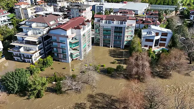 Su baskını nedeniyle evler boşaltıldı
