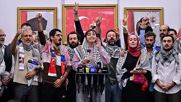 Sumud Filosu'nda alıkonulan 15 Türk aktivist İstanbul'a geldi