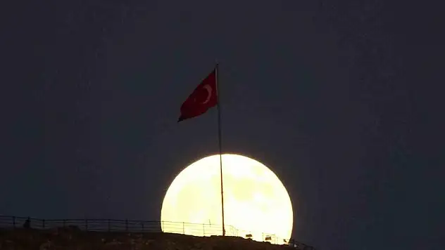 Süper Ay göz kamaştırdı