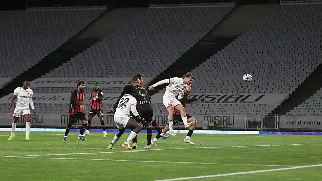 Süper Lig'de kümede kalma savaşı son iki haftaya taşındı! İşte son durum