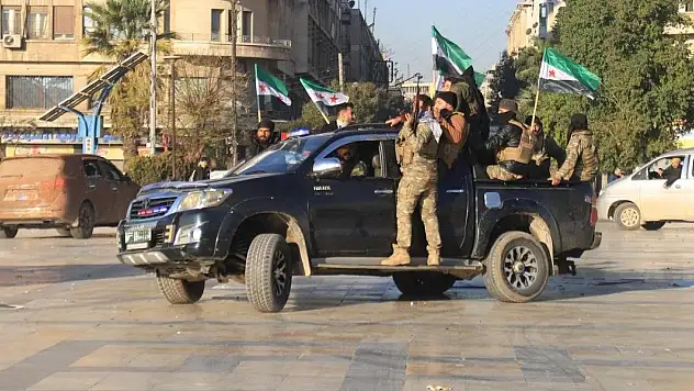 Suriye'de 61 yıllık Baas rejimi çöktü