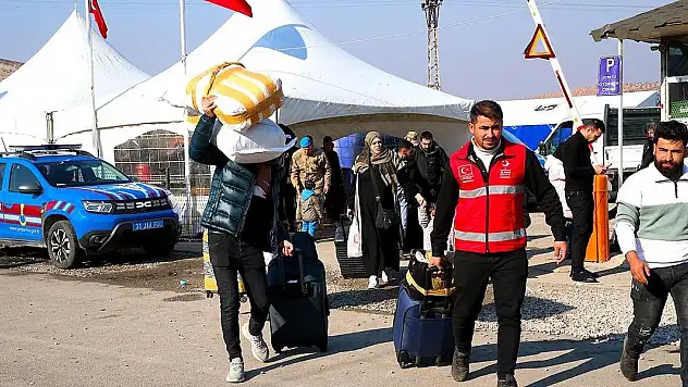 Suriyeliler ülkelerine dönüyor