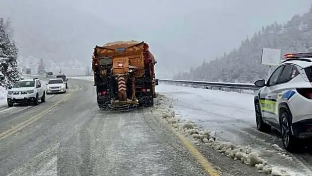 Sürücüler dikkat! Alacabel'de kar kalınlığı 5 santime ulaştı
