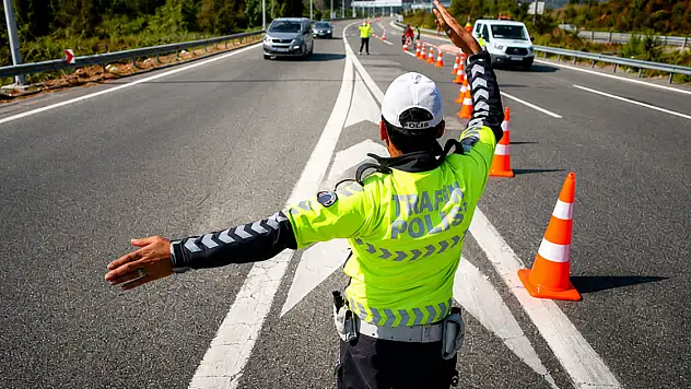 Sürücüler için uyarı yapıldı: Konya yolu trafiğe kapatıldı!