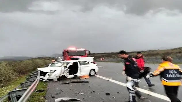 Susurluk'ta zincirleme kaza: 2 ölü, 4 yaralı