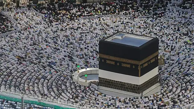 Suudi Arabistan 'hac vizesi' olmayanlara 10 bin riyal ceza uygulayacak