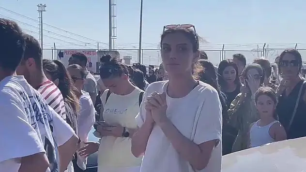 Tahliye kararı sonrası Dilan Polat'ın yakınları cezaevi önüne geldi