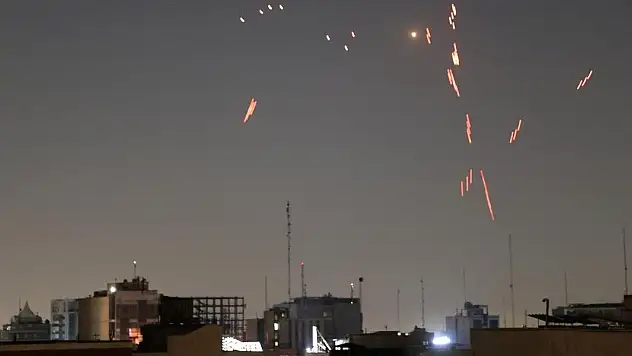 Tahran'da yeniden şiddetli patlama sesleri duyuldu