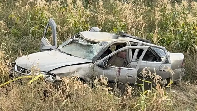 Takla atan otomobilde 2 kişi yaralandı