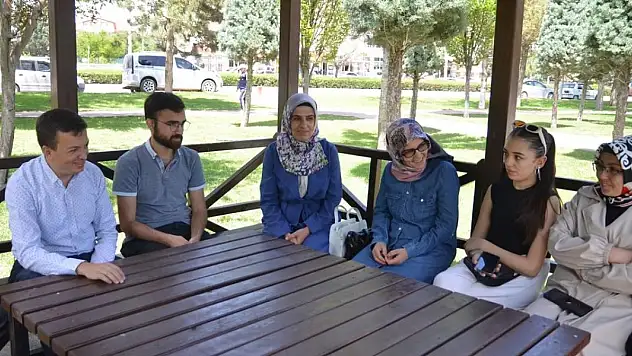 Talasemi hastalığıyla mücadeleyi kurduğu dernekle sürdürüyor