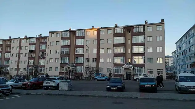 Tamir ettiği bacayı kontrol için çatıya çıktı, 5 katlı binadan zemine düştü