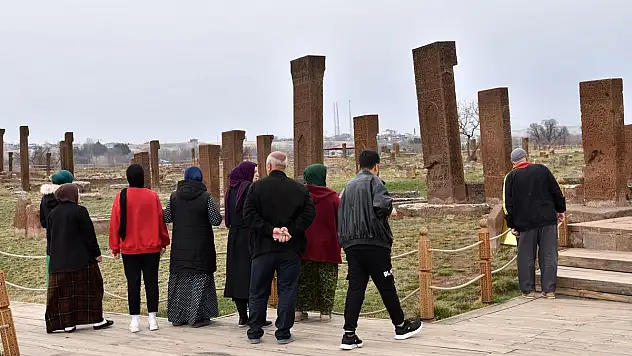 Tarihi İslam mezarlığında Ramazan Bayramı yoğunluğu