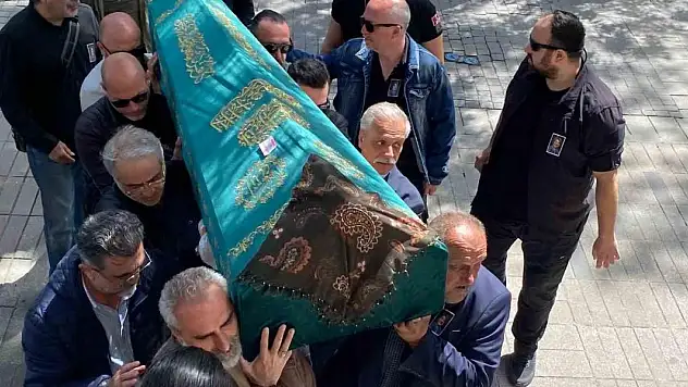Tarkan'ın annesi son yolculuğuna uğurlanıyor