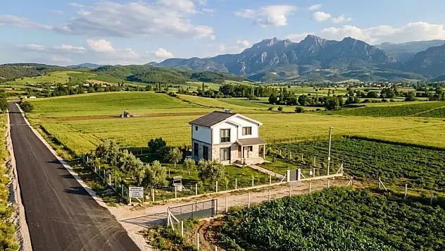 Tarlasında evi olanlara kötü haber! Yıkım kararı ve tarihi açıklandı!