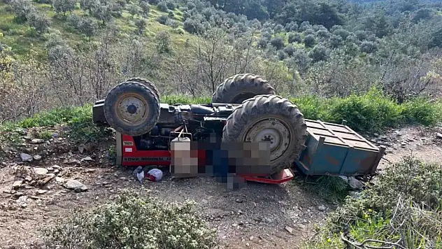 Tarlaya değil, ölüme gittiler! Devrilen traktörün altında kalan aile hayatını kaybetti
