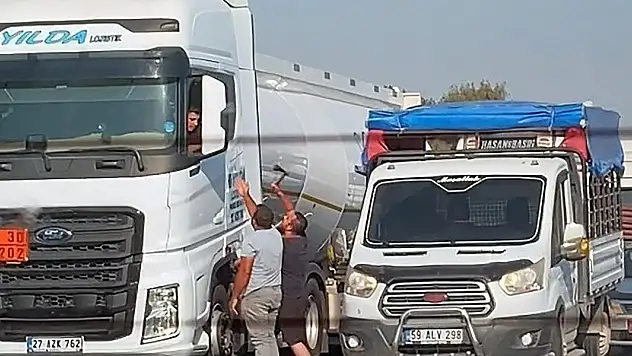 Tartıştığı TIR'ın sürücüsünü baltayla tehdit etti