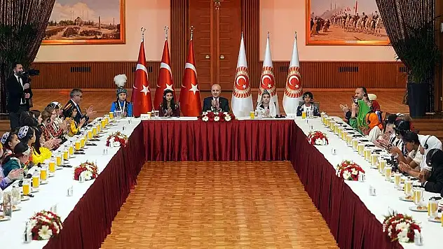 TBMM Başkanı Kurtulmuş, dünya çocuklarını kabul etti