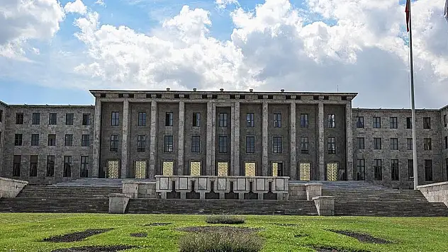 TBMM yapay zeka, çocuk ve kadına şiddet konularında incelemelerde bulunacak
