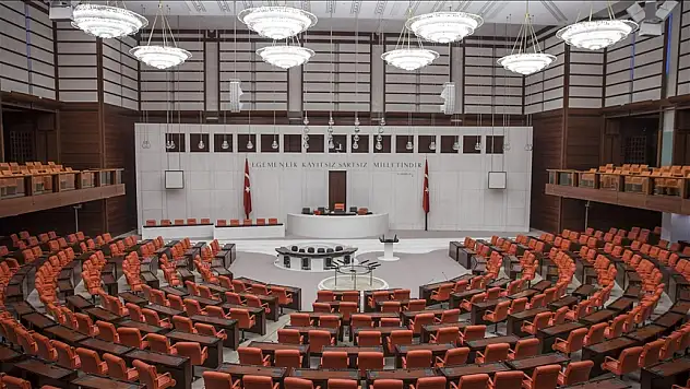 TBMM'nin çalışma süresi uzatıldı